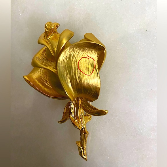 Golden Brooch - Picture 4 of 4
